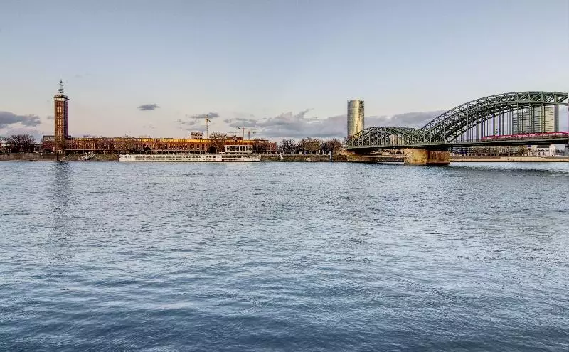 Fotos del hotel Premier Inn Köln City Süd:  7