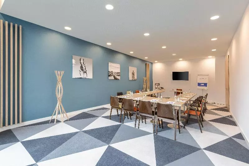 Fotos del hotel Premier Inn Köln City Süd:  5