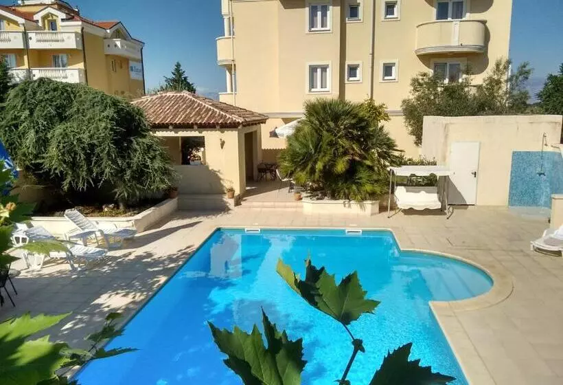 Aparthotel Lekavski