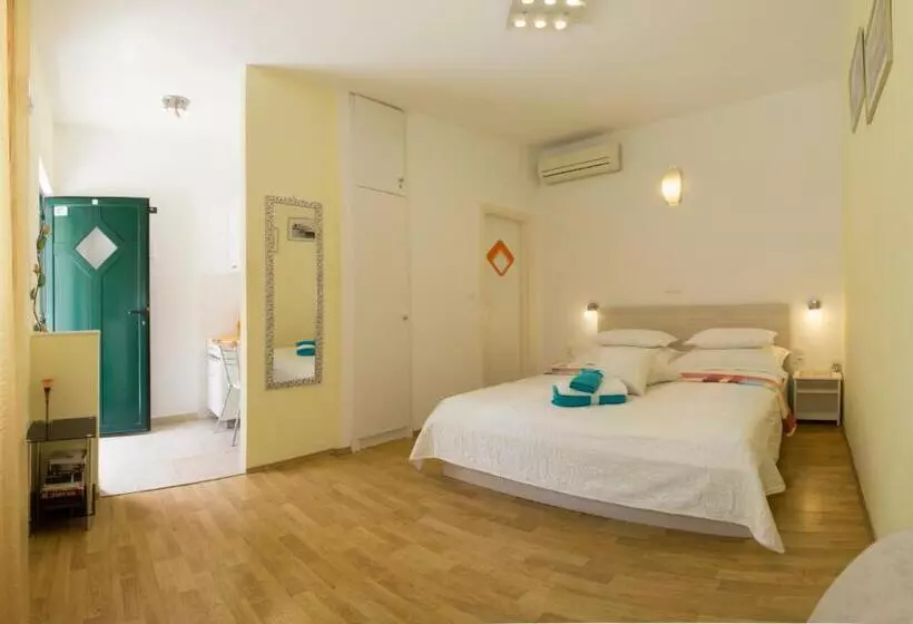 Central Old Town Rooms