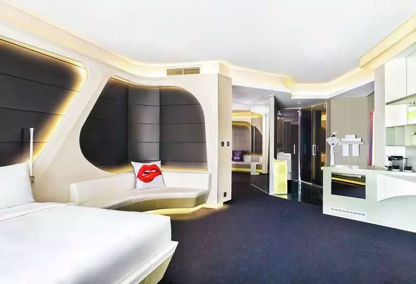 V Hotel Dubai, Curio Collection By Hilton
