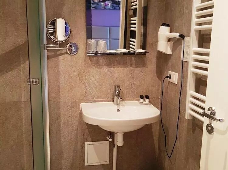 Fotos del hotel Irin:  16