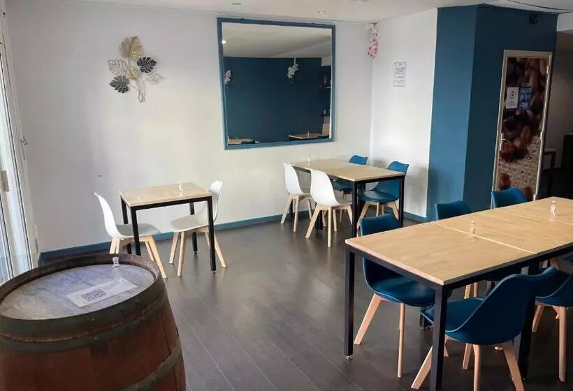 Fotos del hotel Logis  Castel De Mirambel:  4