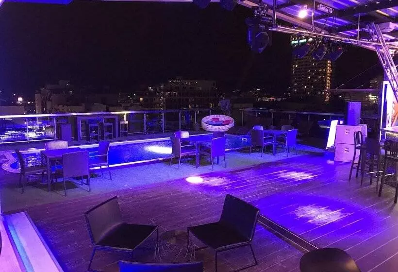 Fotos del hotel Dsure Patong:  15