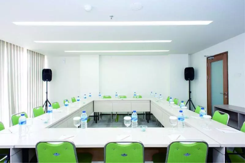 Fotos del hotel Maxonehotels At Dharmahusada  Surabaya:  5