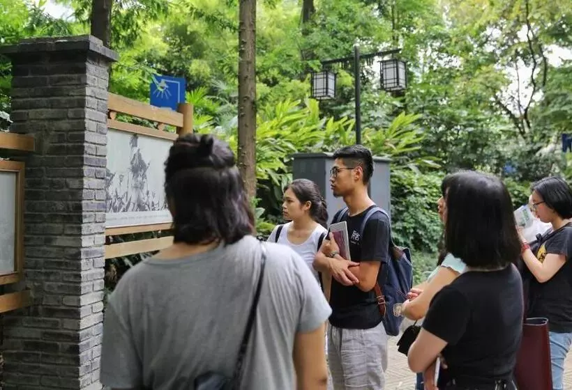 Fotos del hotel Travelling With Hotel Chengdu Wide And Narrow Alley:  8