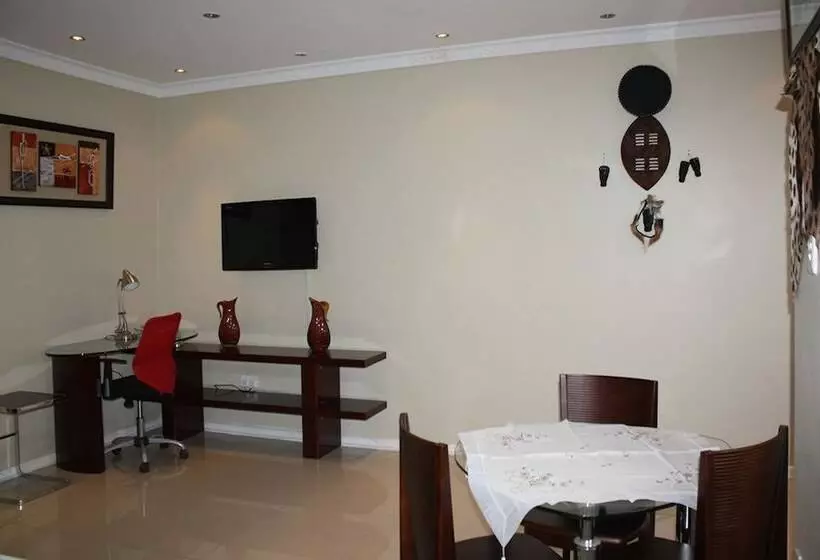 Fotos del hotel Nomads Court Lodge:  25