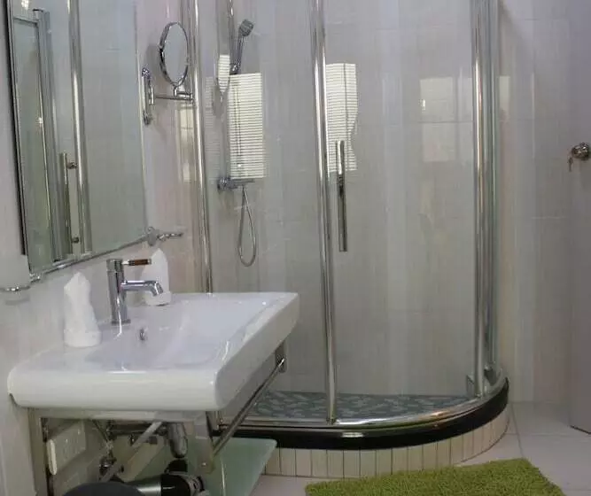 Fotos del hotel Nomads Court Lodge:  6