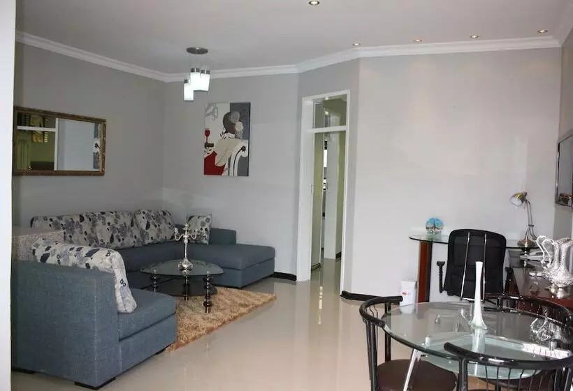 Fotos del hotel Nomads Court Lodge:  19