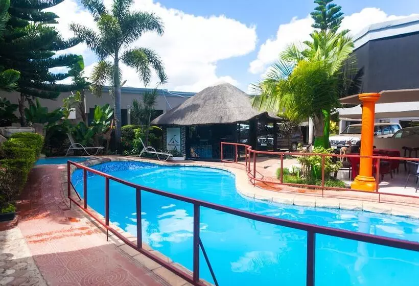 Fotos del hotel Nomads Court Lodge:  2