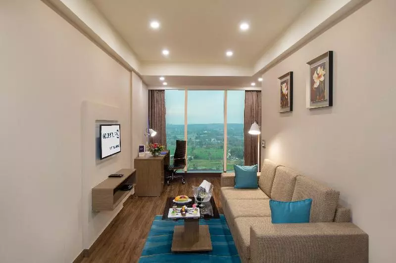 Fotos del hotel Golden Tulip Suites Gurgaon:  2