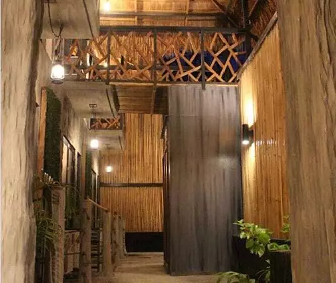 Fotos del hotel The Cavern Pod  & Specialty Café  Hostel:  2