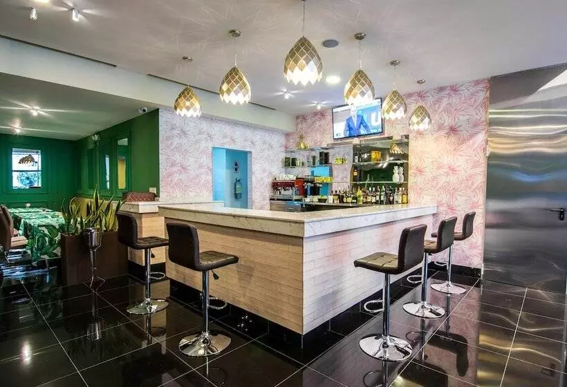 Fotos del hotel Innfiniti  & Suites:  13