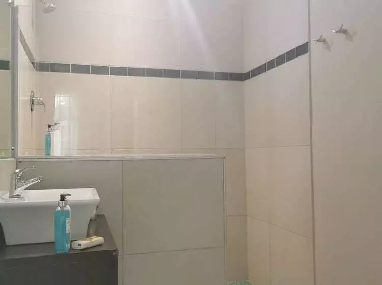 Fotos del hotel Little Scotia Urban:  6