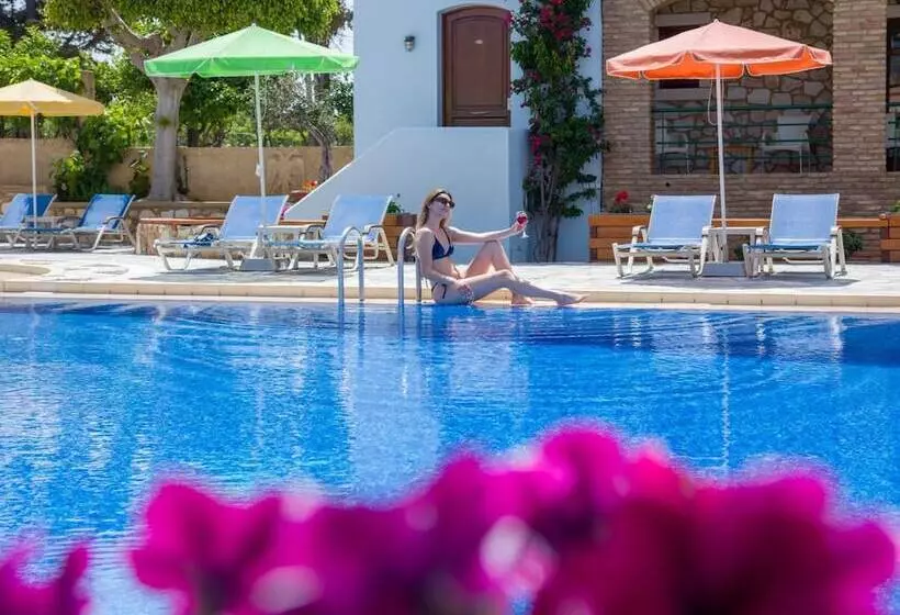Fotos del hotel Omega Platanias Hotel Village:  3