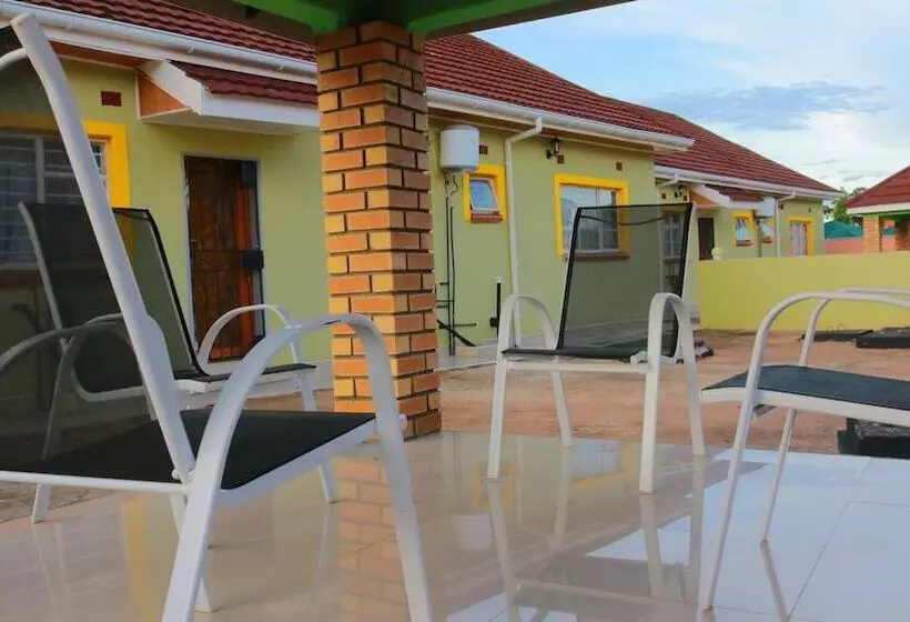 Fotos del hotel Km Executive Lodge:  5