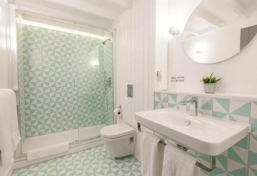 Fotos del hotel Room2 Southampton Hometel:  12