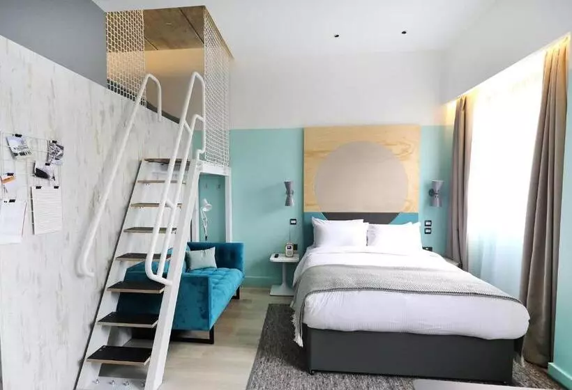 Room2 Southampton Hometel