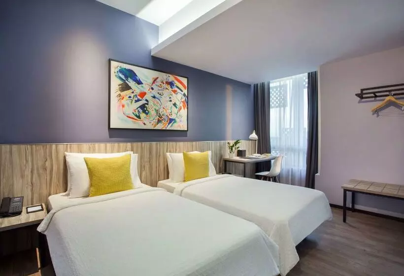 Days  & Suites By Wyndham Fraser Business Park Kl