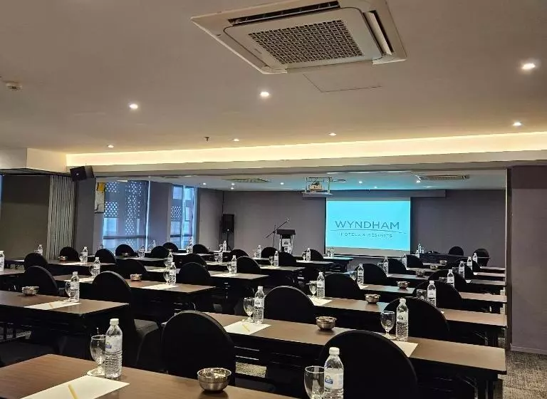 Fotos del hotel Days  & Suites By Wyndham Fraser Business Park Kl:  11