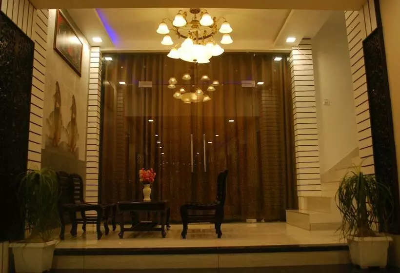 Fotos del hotel Royal Rawat Palace:  15