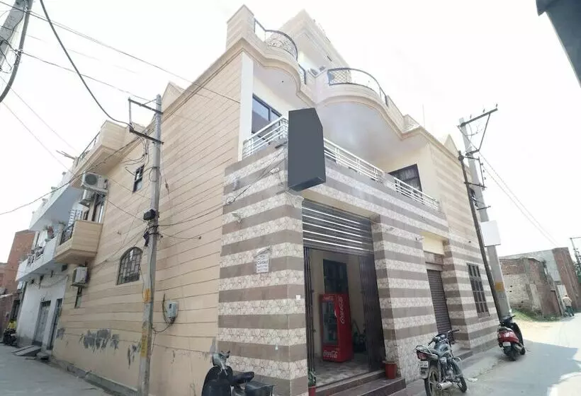 Oyo 16494 Dhunna Guest House