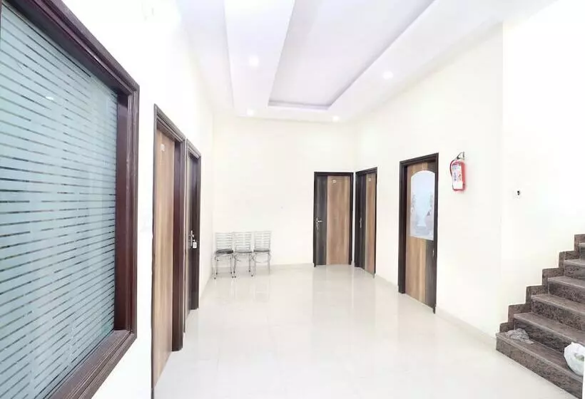 Fotos del hotel Oyo 16494 Dhunna Guest House:  3