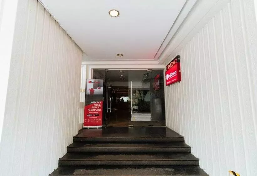 Fotos del hotel Reddoorz Premium Near Greenbelt Makati  Vaccinated Staff:  8