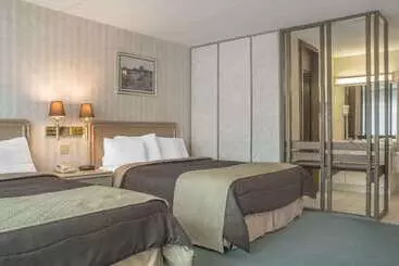 Rodeway Inn Fallsview - Niagara Falls