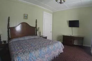 Four Seasons - Kingston