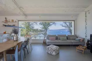 A Factoria Beach House By Prishomes - Hio
