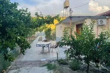Lovely Spacious House With Big Garden - Elbasan