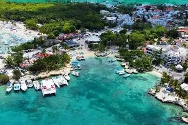 Tribe Inn & Rooftop Lounge - Los Melones