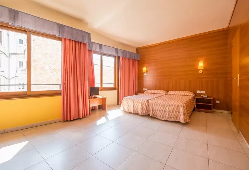 Fotos del hotel Checkin Montpalau:  21