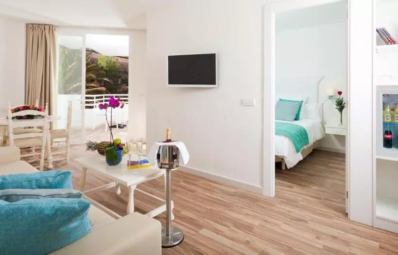 Fotos del hotel FERGUS Style Cala Blanca Suites:  10