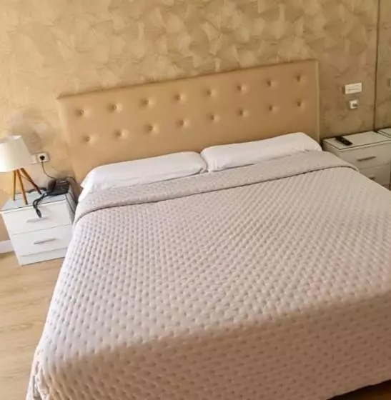 Fotos del hotel Holiday:  1