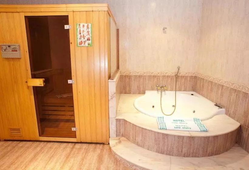 Fotos del hotel Holiday:  2