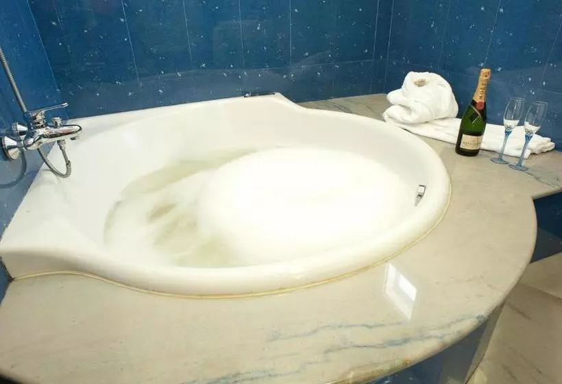 Fotos del hotel Holiday:  12