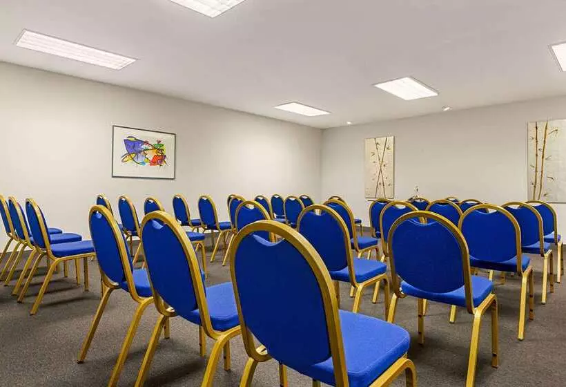 Fotos del hotel Ramada By Wyndham Madrid Tres Cantos:  11