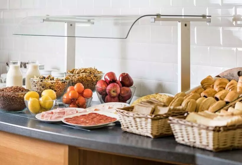 Fotos del hotel Ramada By Wyndham Madrid Tres Cantos:  3