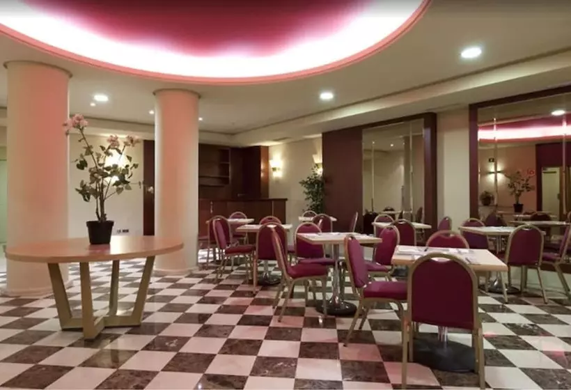 Fotos del hotel Sterling:  8