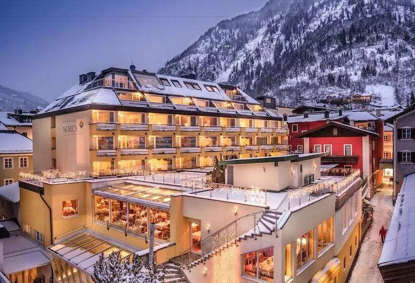 Norica  Thermens Gastein Mit Dem Bademantel Direkt In Die Therme