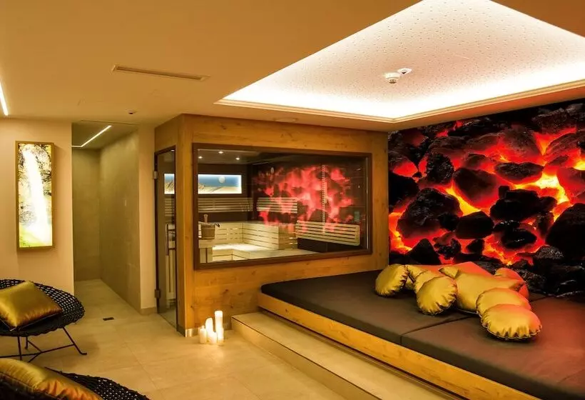 Fotos del hotel Norica  Thermens Gastein Mit Dem Bademantel Direkt In Die Therme:  2