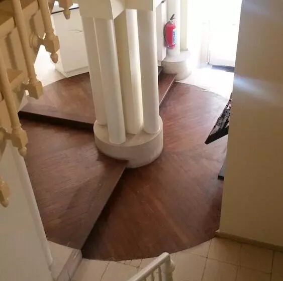 Fotos del hotel Queen Mary:  8