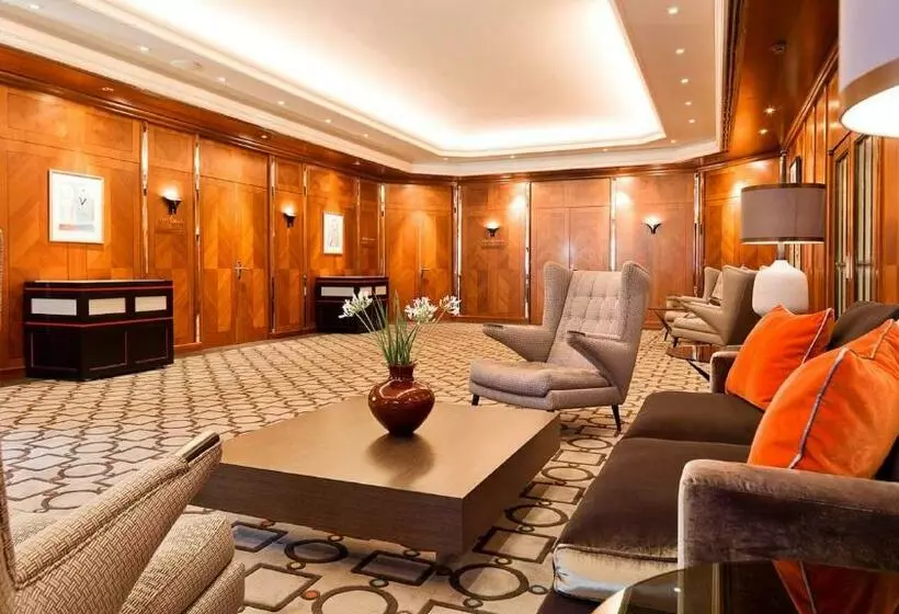 Fotos del hotel Althoff Hotel Am Schlossgarten:  2