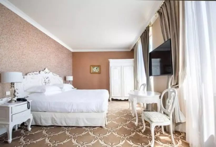 Fotos del hotel Hôtel Château De La Tour:  2