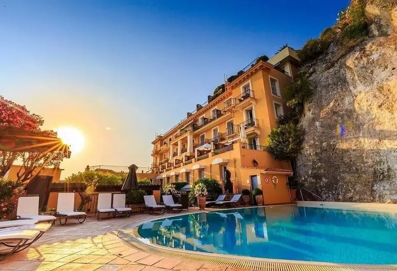 Fotos del hotel Hôtel La Pérouse Nice Baie Des Anges:  1