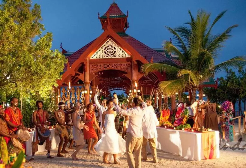 Fotos del hotel Sandals Royal Caribbean  All Inclusive Couples Only:  10