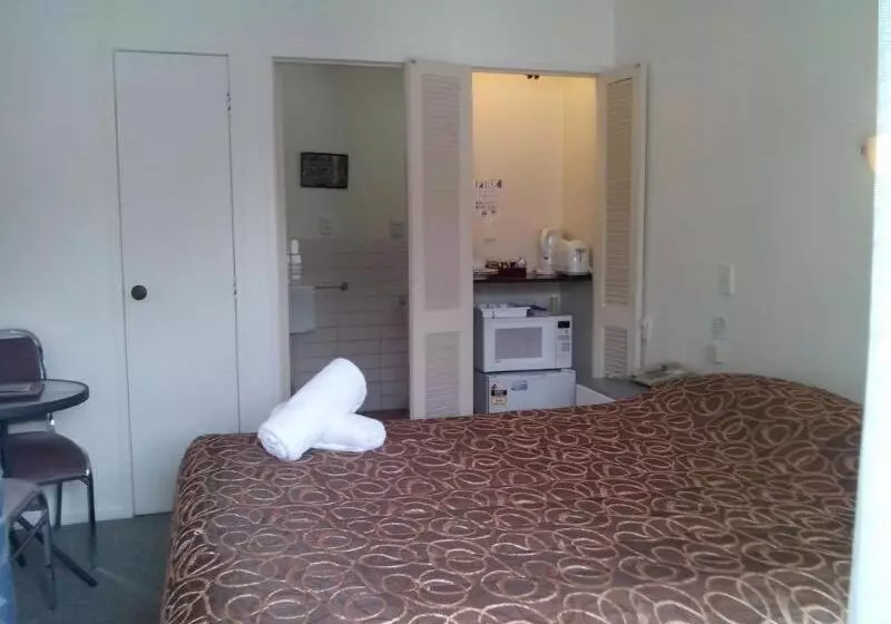 Fotos del hotel Dukes Midway Lodge:  5