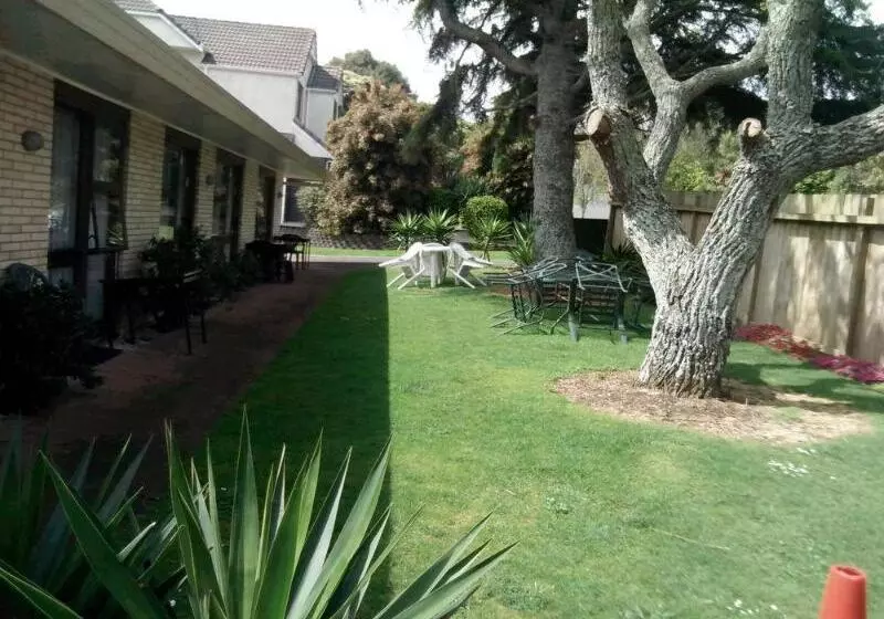 Fotos del hotel Dukes Midway Lodge:  16